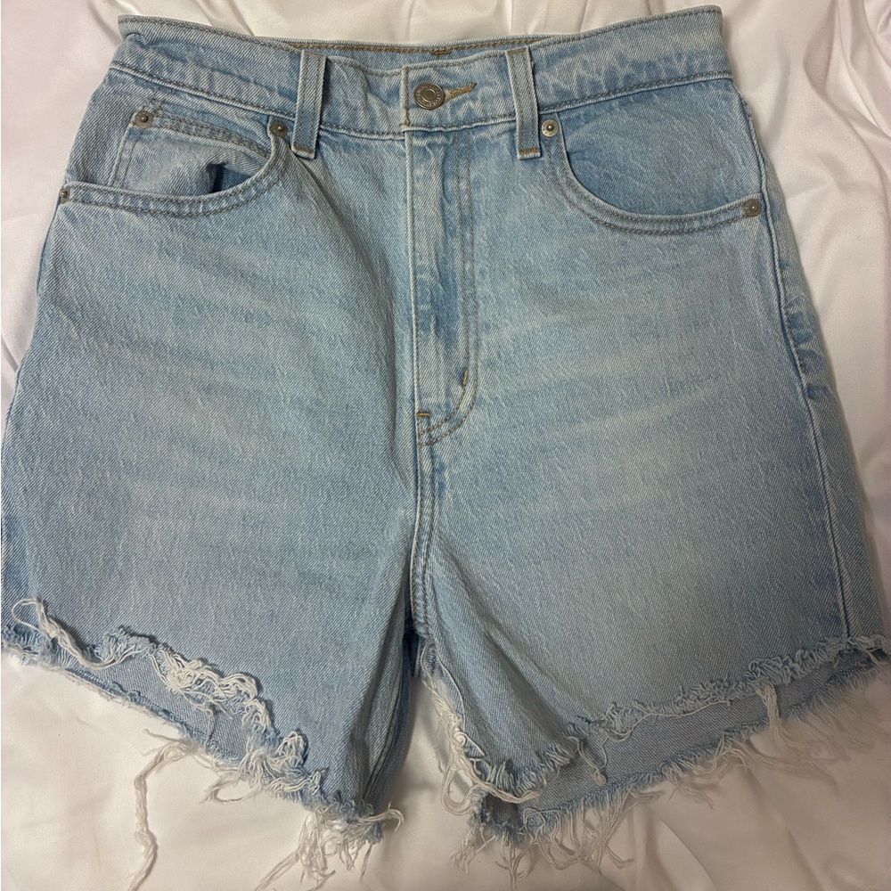 Levi’s 70s High Slim Straight Jean Short in size 26